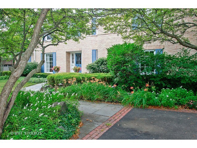 700 Chatham Rd, Glenview, IL 60025 photo 3