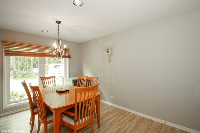 776 Gregor Ln, Wheeling, IL 60090 photo 4