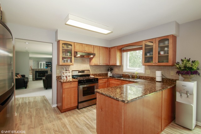 776 Gregor Ln, Wheeling, IL 60090 photo 3