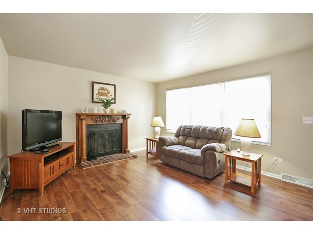 343 Cornell Ln, Elgin, IL 60123 photo 2