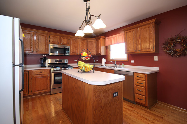 910 Hampton Dr, Carol Stream, IL 60188 photo 8