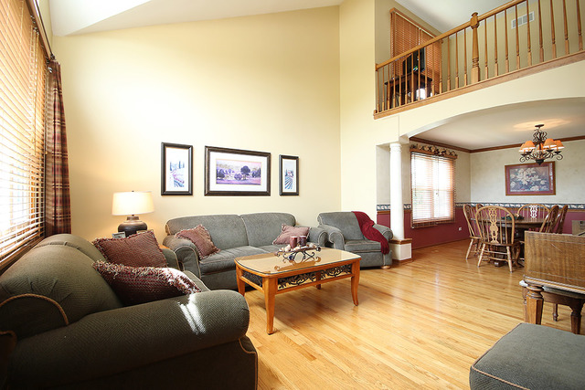 910 Hampton Dr, Carol Stream, IL 60188 photo 3