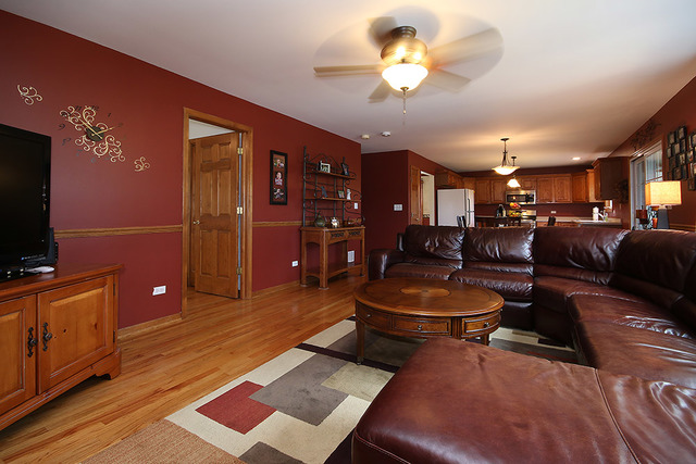 910 Hampton Dr, Carol Stream, IL 60188 photo 11