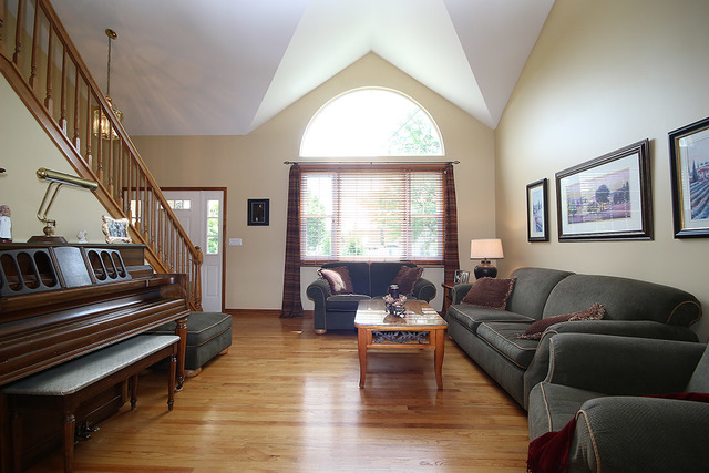 910 Hampton Dr, Carol Stream, IL 60188 photo 4