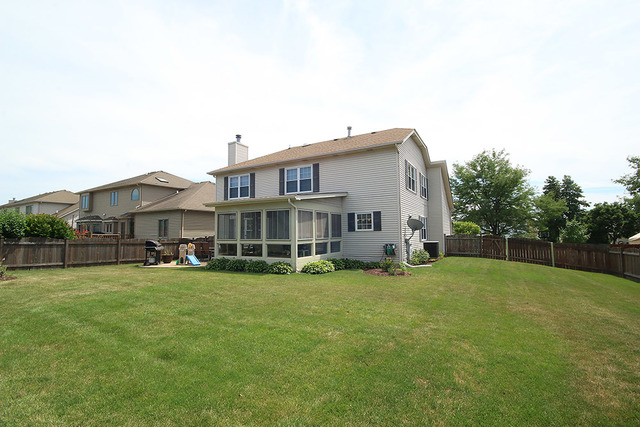910 Hampton Dr, Carol Stream, IL 60188 photo 25