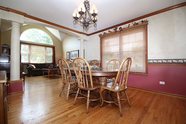 910 Hampton Dr, Carol Stream, IL 60188 photo 6