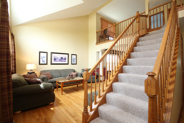 910 Hampton Dr, Carol Stream, IL 60188 photo 2