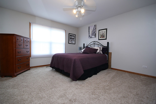 910 Hampton Dr, Carol Stream, IL 60188 photo 20