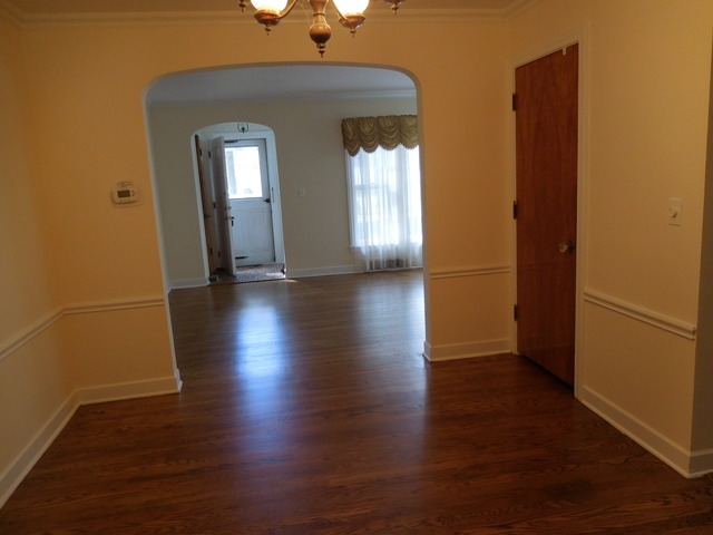 909 S 2nd Ave, Des Plaines, IL 60016 photo 5