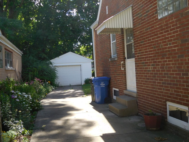 909 S 2nd Ave, Des Plaines, IL 60016 photo 17