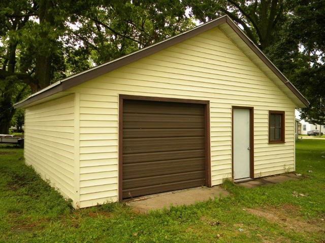303 E 5th St, Rock Falls, IL 61071 photo 5