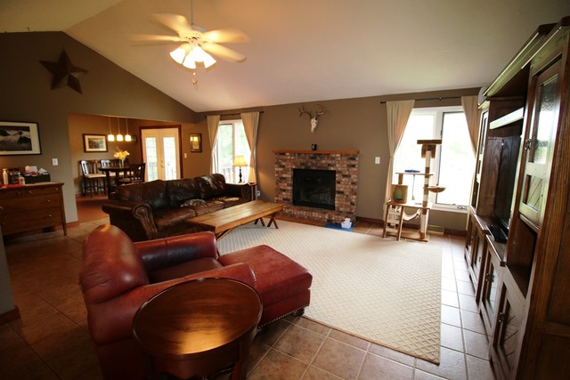 9533 Applegate Dr, Roscoe, IL 61073 photo 3