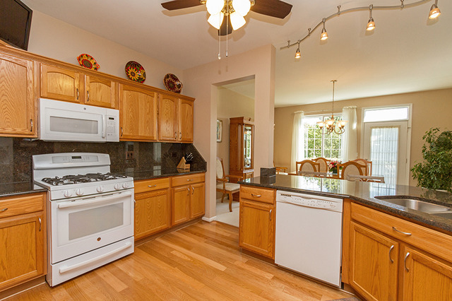 2494 Stonegate Rd, Algonquin, IL 60102 photo 2