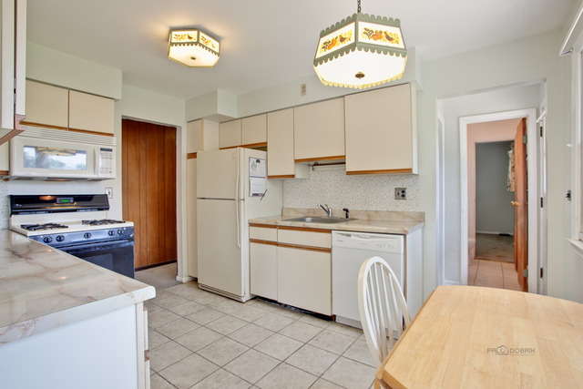 1037 Willson Dr, Des Plaines, IL 60016 photo 7