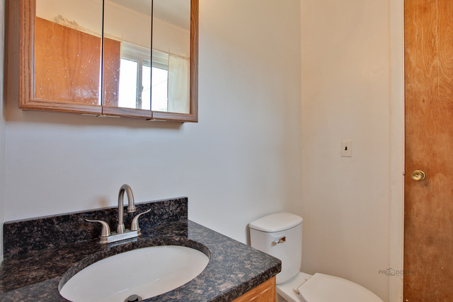 1037 Willson Dr, Des Plaines, IL 60016 photo 14
