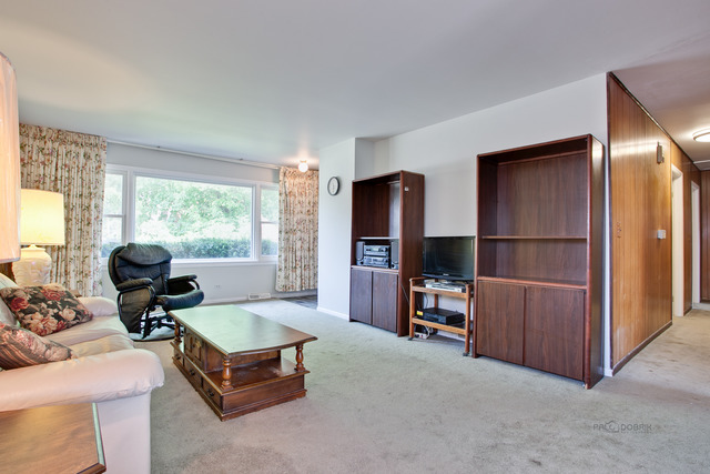 1037 Willson Dr, Des Plaines, IL 60016 photo 5