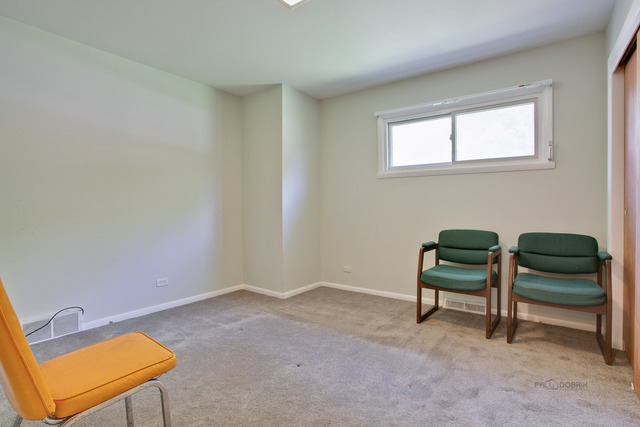 1037 Willson Dr, Des Plaines, IL 60016 photo 12