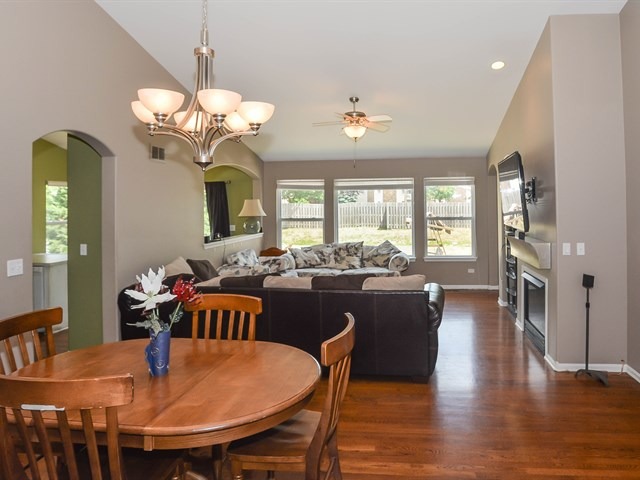 1922 Olde Mill Ln, Mchenry, IL 60050 photo 4