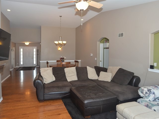 1922 Olde Mill Ln, Mchenry, IL 60050 photo 8