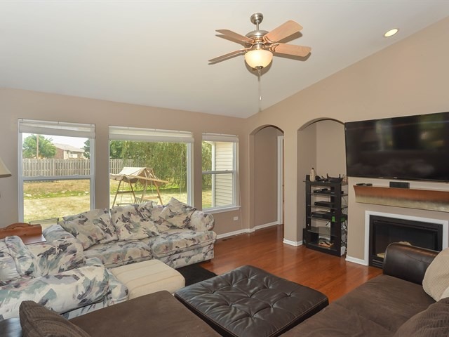 1922 Olde Mill Ln, Mchenry, IL 60050 photo 6
