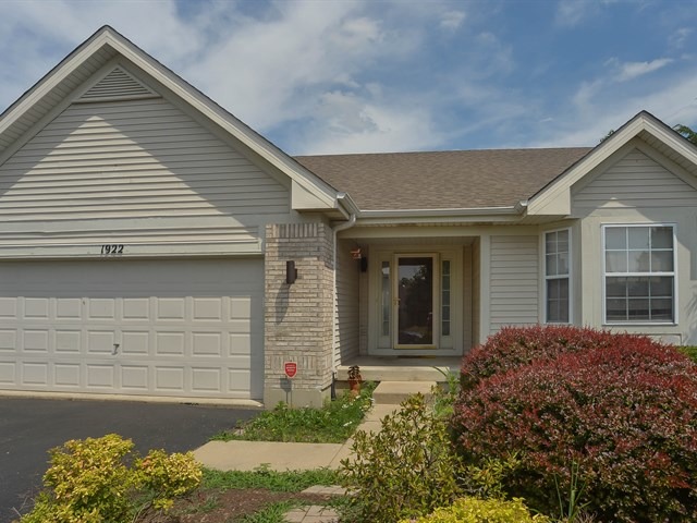 1922 Olde Mill Ln, Mchenry, IL 60050 photo 2