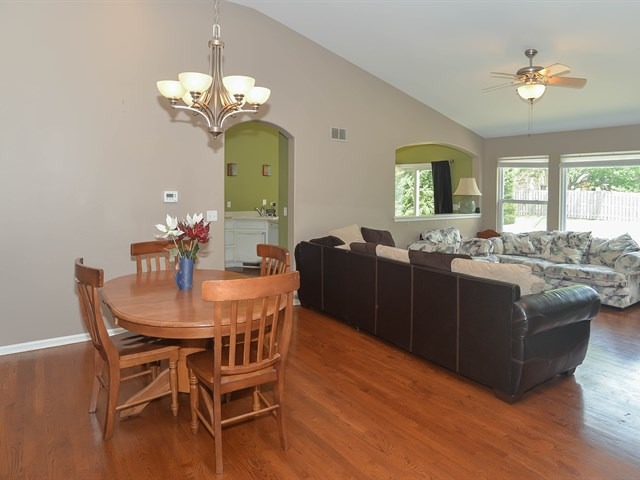 1922 Olde Mill Ln, Mchenry, IL 60050 photo 11