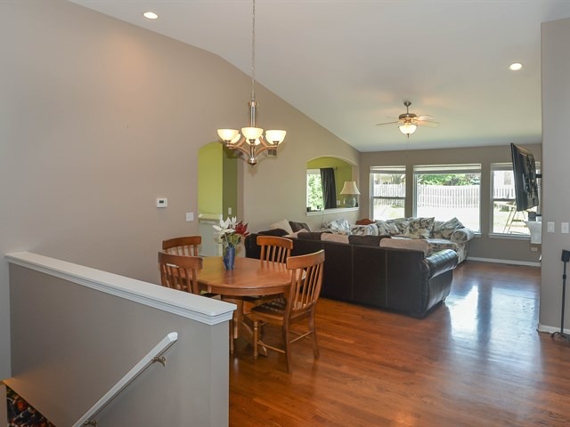 1922 Olde Mill Ln, Mchenry, IL 60050 photo 3