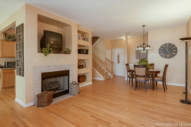 2271 Reflections Dr, Aurora, IL 60502 photo 2
