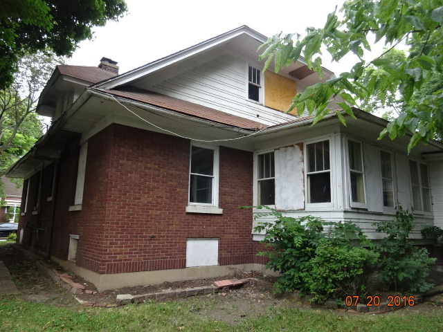 211 Channing Ct, Elgin, IL 60120 photo 4