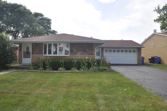 656 Nelson Ln, Des Plaines, IL 60016 photo 1