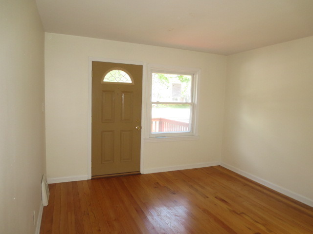 317 E Golf Rd, Des Plaines, IL 60016 photo 2