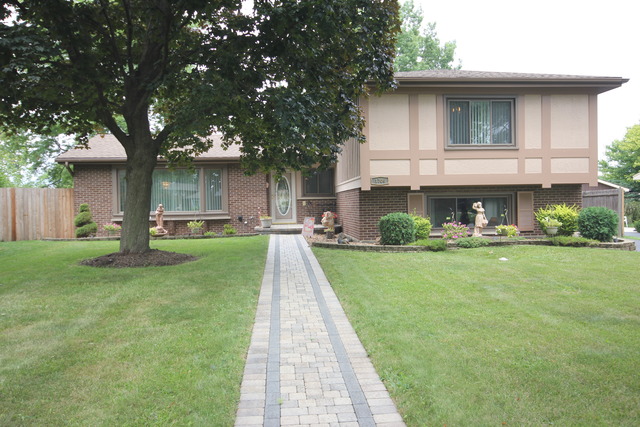 1706 W Stone Ave, Addison, IL 60101 photo 2