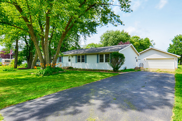 640 W Eureka St, Braidwood, IL 60408 photo 3