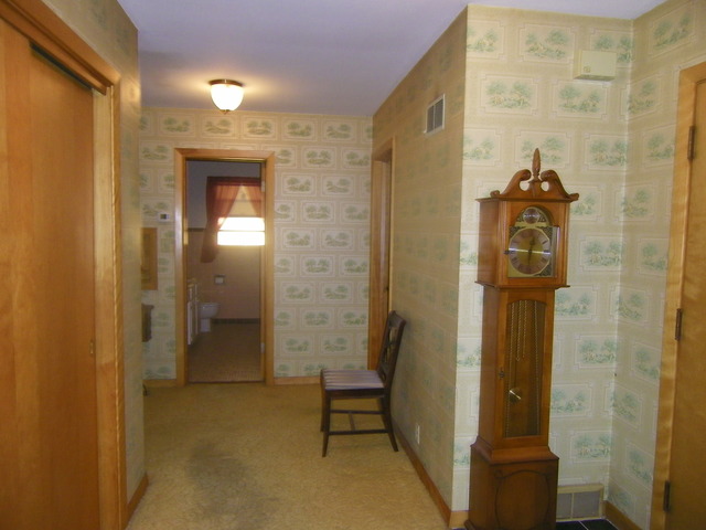326 W Main St, Cary, IL 60013 photo 2