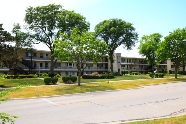 501 E Prospect Ave #2A, Mount Prospect, IL 60056 photo 3