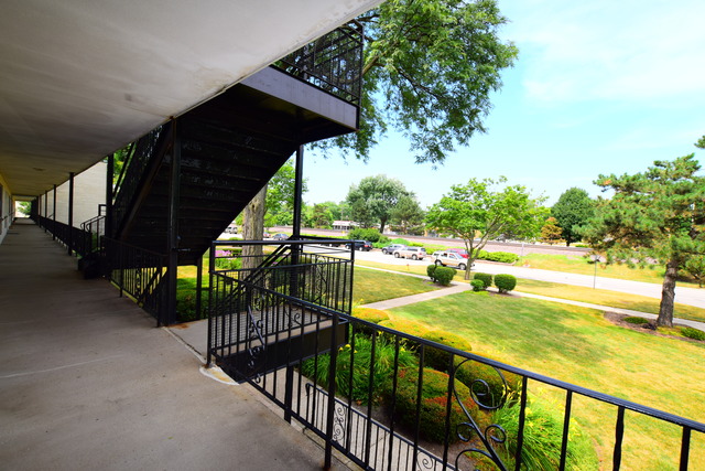 501 E Prospect Ave #2A, Mount Prospect, IL 60056 photo 4