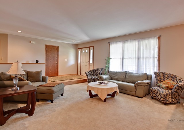 1130 Prairie Dr, Algonquin, IL 60102 photo 3