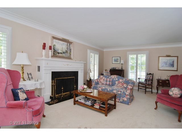 261 Gatesby Rd, Riverside, IL 60546 photo 3