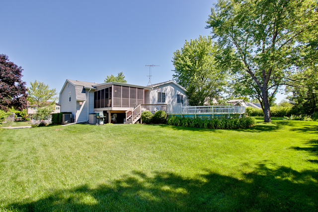 985 Colony Ln, Hoffman Estates, IL 60192 photo 3