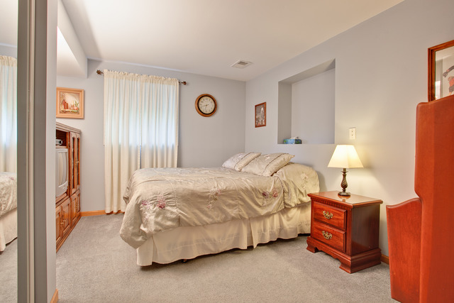 985 Colony Ln, Hoffman Estates, IL 60192 photo 25