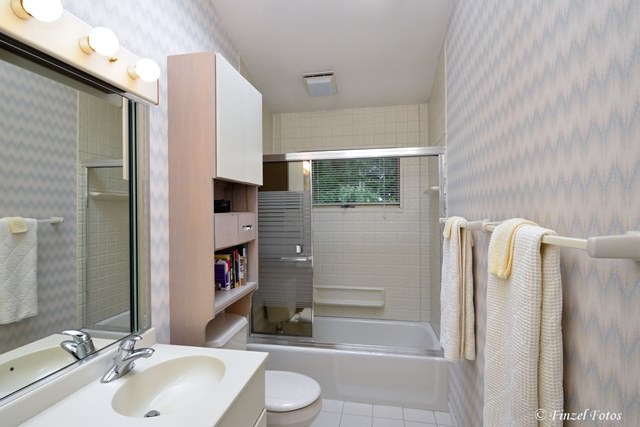 1132 Forest Dr, Elgin, IL 60123 photo 14