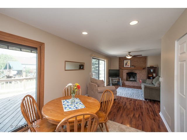 200 Foxmoor Rd, Fox River Grove, IL 60021 photo 4