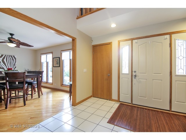 936 Burnham Ct, Glenview, IL 60025 photo 3