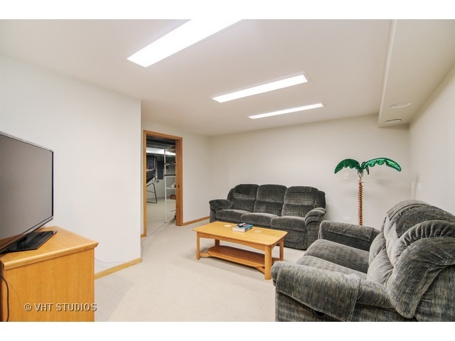 936 Burnham Ct, Glenview, IL 60025 photo 8