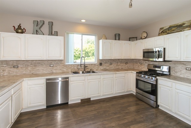 2023 Olde Mill Ln, Mchenry, IL 60050 photo 5