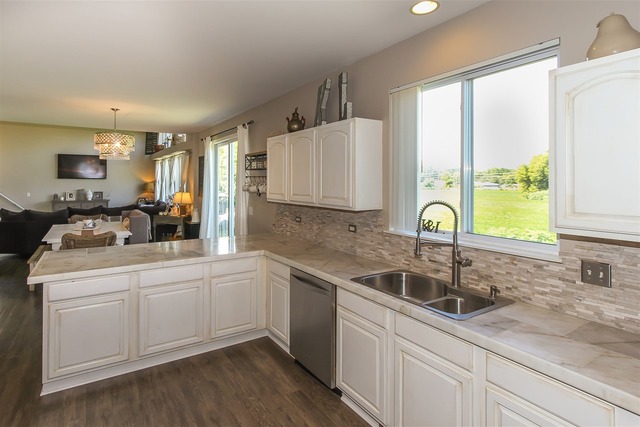2023 Olde Mill Ln, Mchenry, IL 60050 photo 7