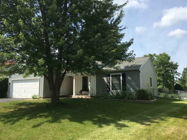 1981 Castle Pines Cir, Elgin, IL 60123 photo 2