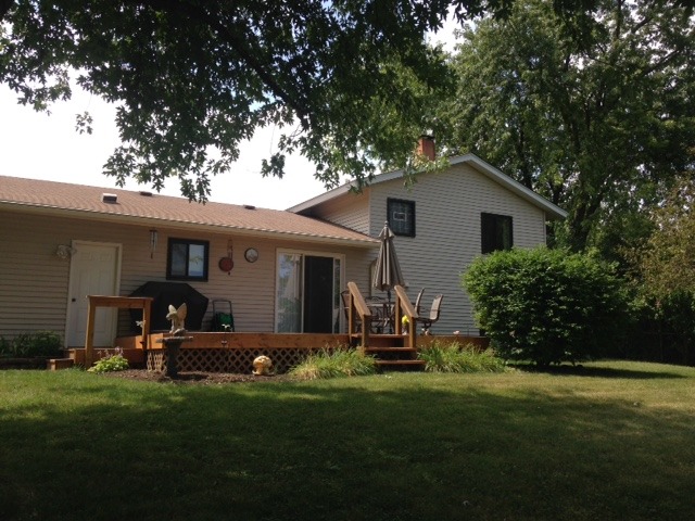 1210 Hillside Ln, Mchenry, IL 60051 photo 2