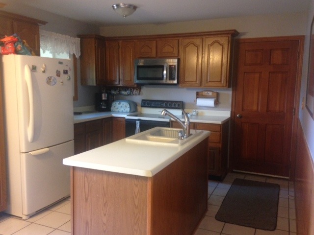 1210 Hillside Ln, Mchenry, IL 60051 photo 3