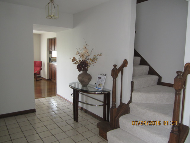 4356 Lombardy Ln, Hoffman Estates, IL 60192 photo 2